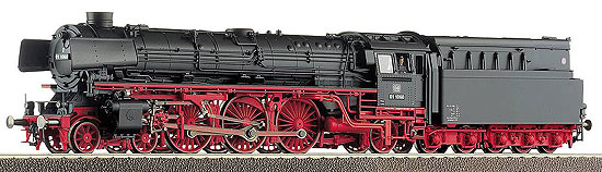 Steam locomotive BR 01.10 with oil tender<br /><a href='images/pictures/Roco/63220.jpg' target='_blank'>Full size image</a>